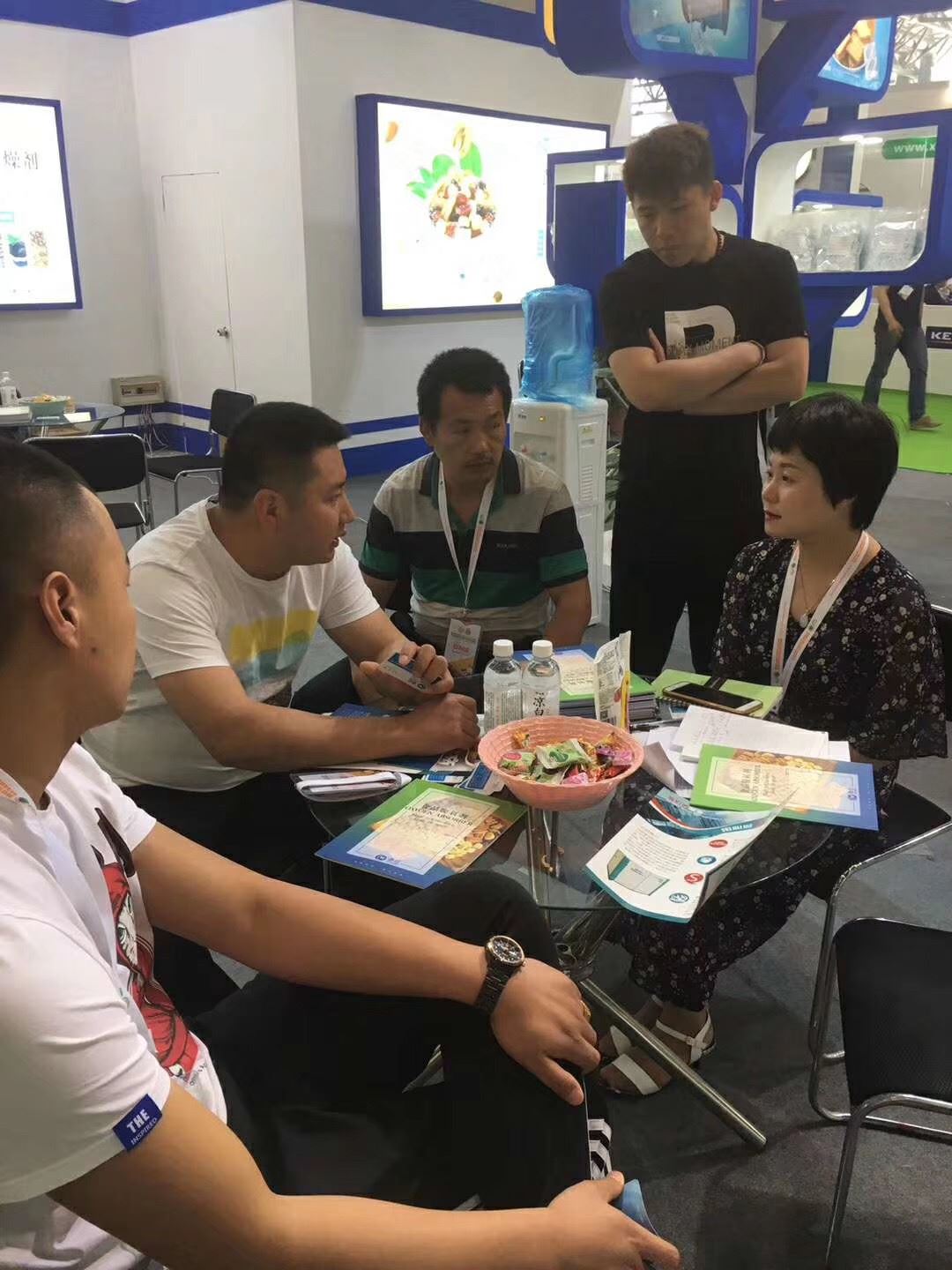 Desicant Exhbition Nuts 